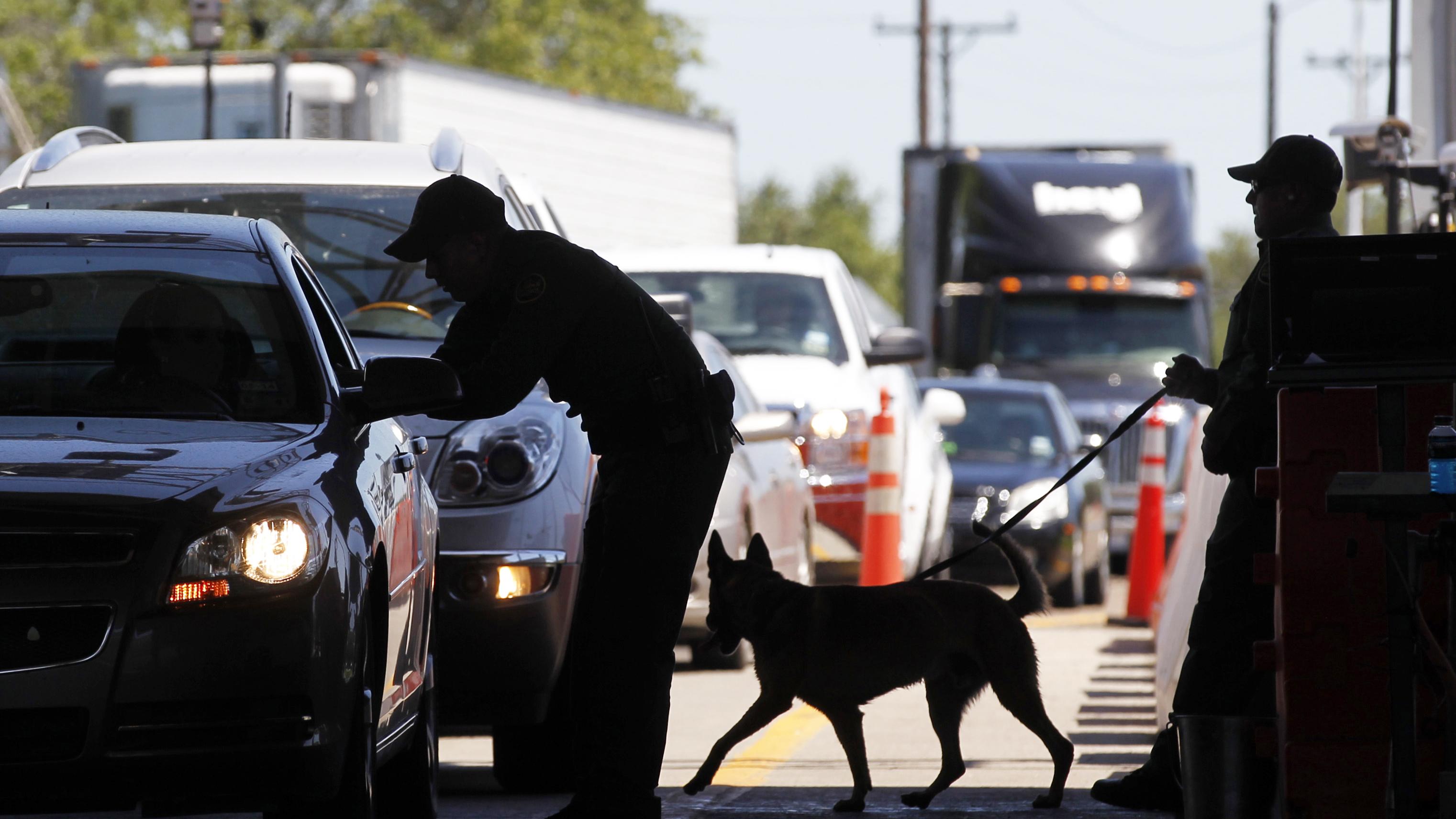 What happens if you don鈥檛 answer border agents鈥 questions?